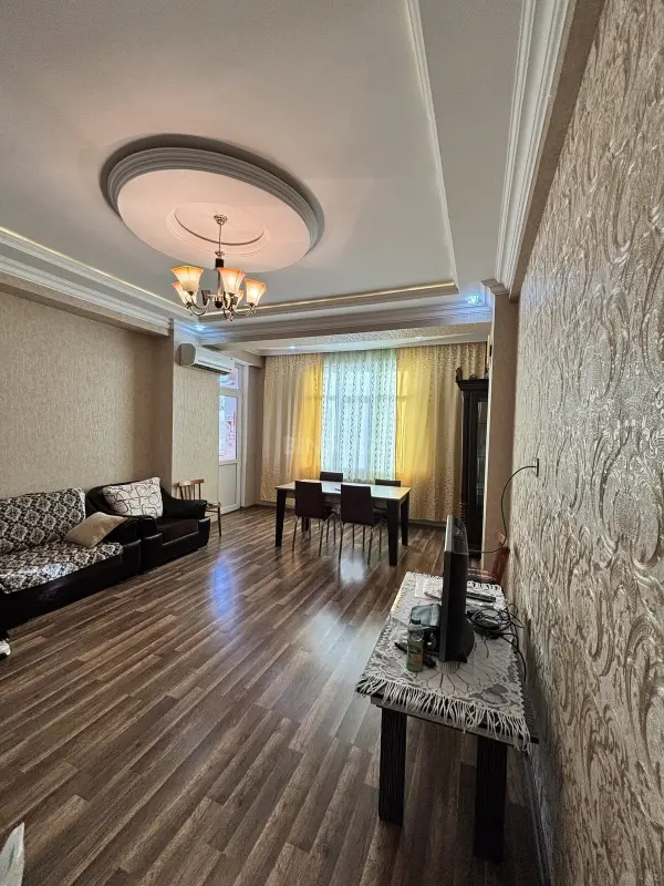 Kirayə verilir 2 otaqlı mənzil 75 m²