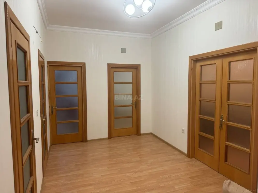 Satılır 3 otaqlı mənzil 144 m²