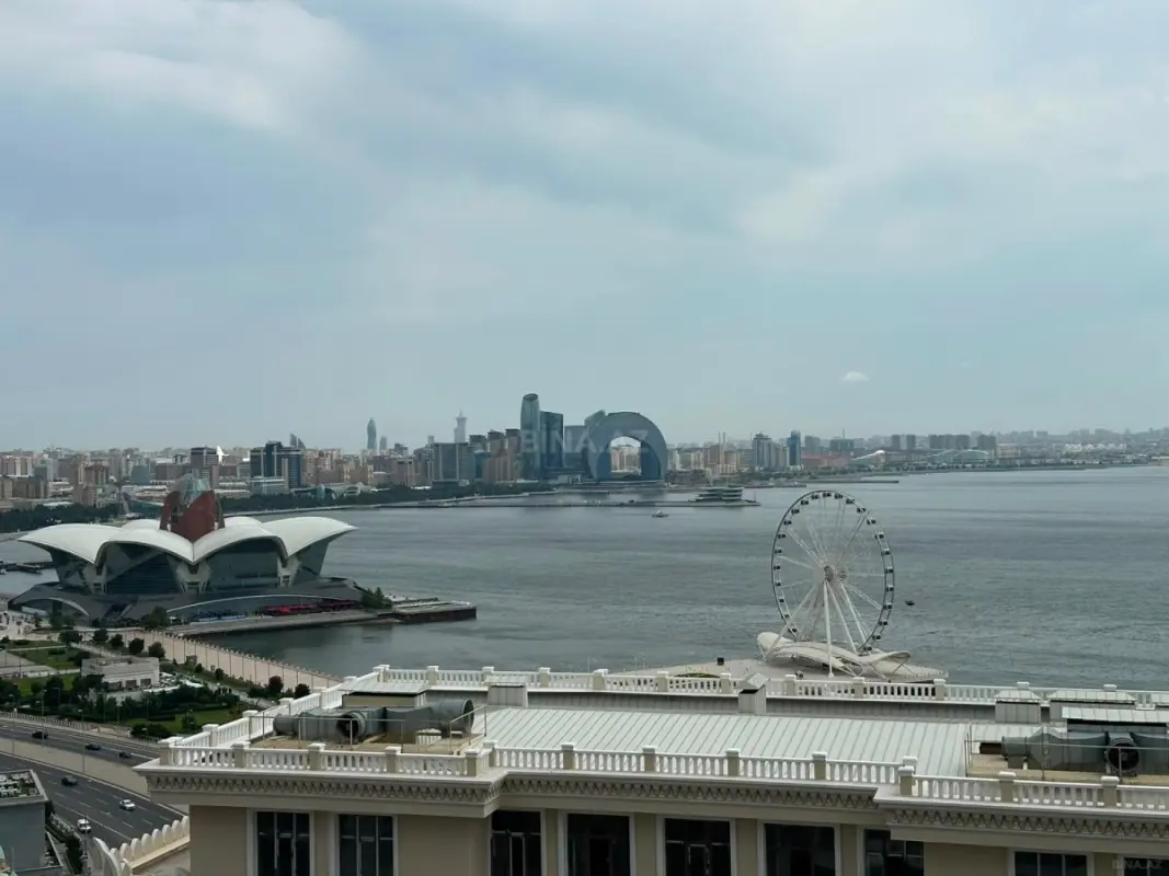 Satılır 5 otaqlı mənzil 259 m²
