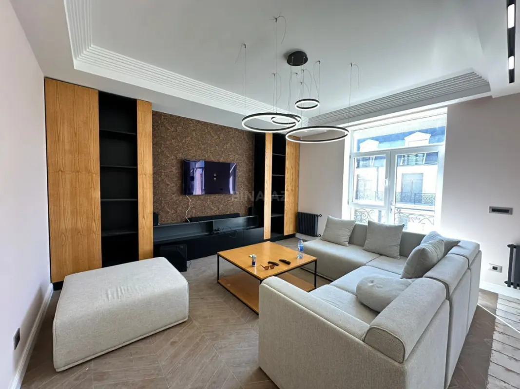 Kirayə verilir 3 otaqlı mənzil 160 m²
