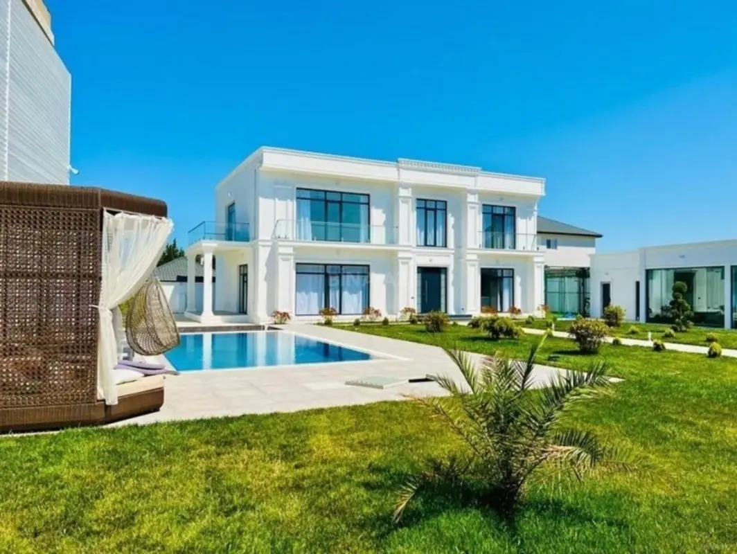 Kirayə verilir 6 otaqlı həyət evi 400 m²