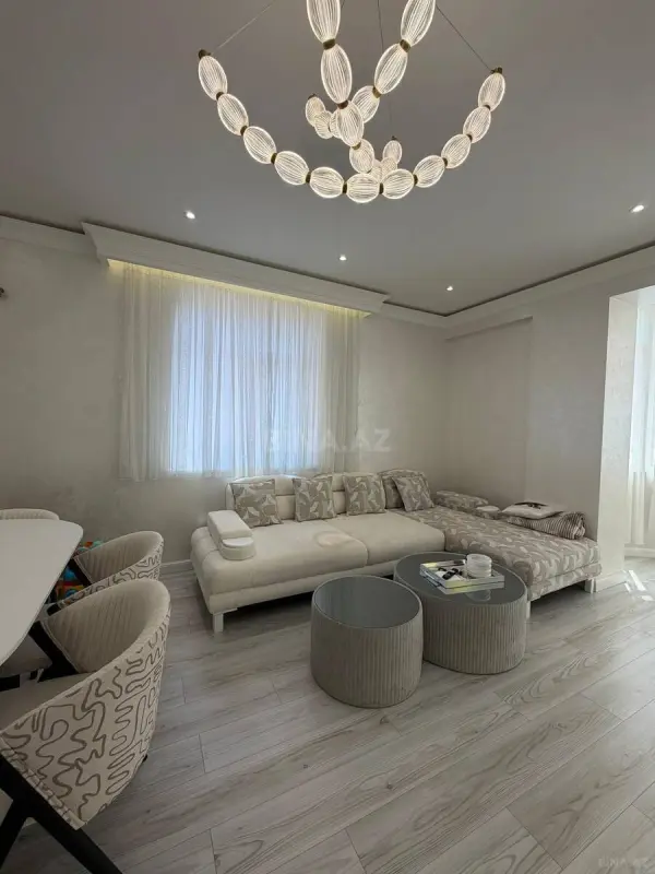 Satılır 3 otaqlı mənzil 117 m²