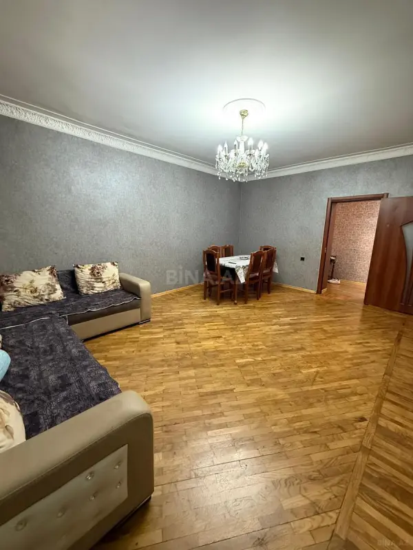 Satılır 4 otaqlı mənzil 110 m²