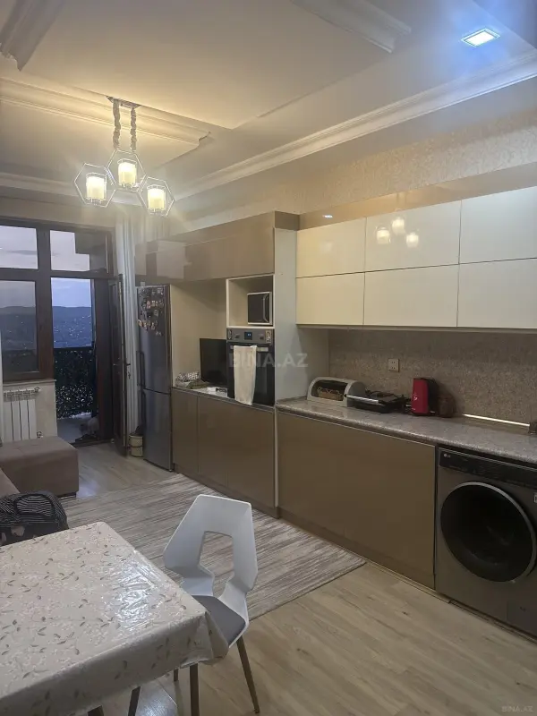 Satılır 3 otaqlı mənzil 98 m²