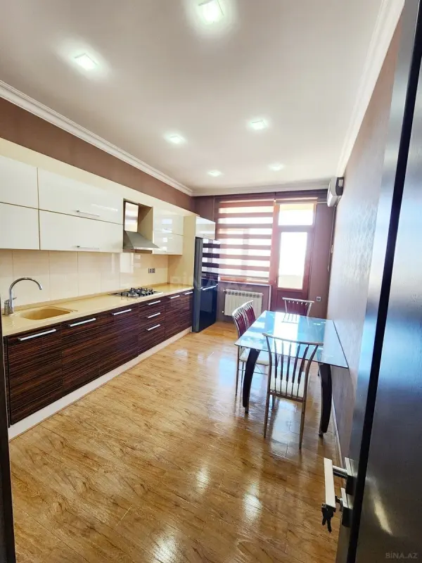 Kirayə verilir 3 otaqlı mənzil 130 m²