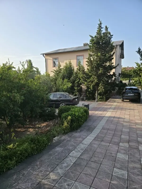 Satılır 6 otaqlı həyət evi 220 m²