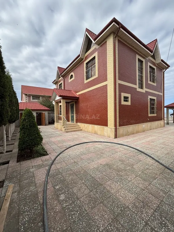 Satılır 5 otaqlı həyət evi 216 m²