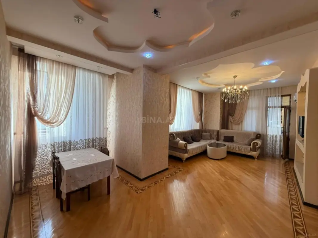 Satılır 4 otaqlı mənzil 140 m²