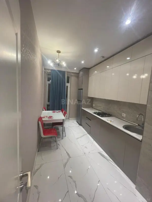 Kirayə verilir 2 otaqlı mənzil 95 m²