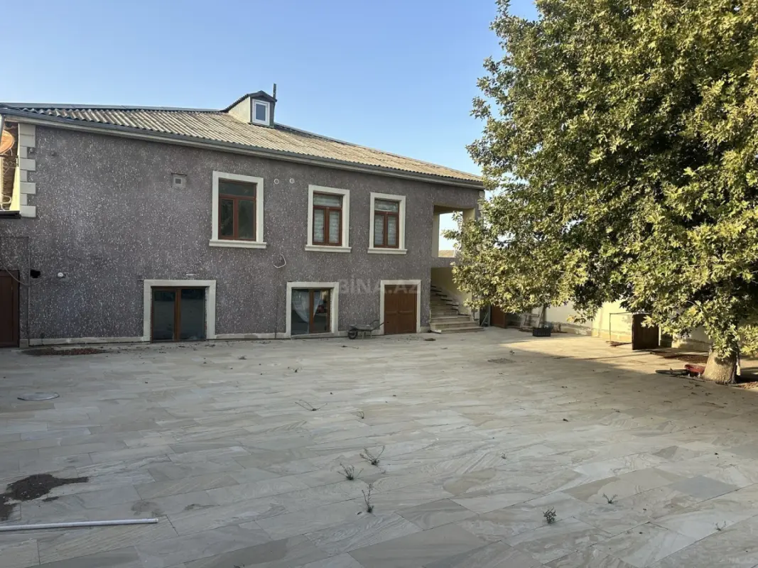 Satılır 4 otaqlı həyət evi 350 m²