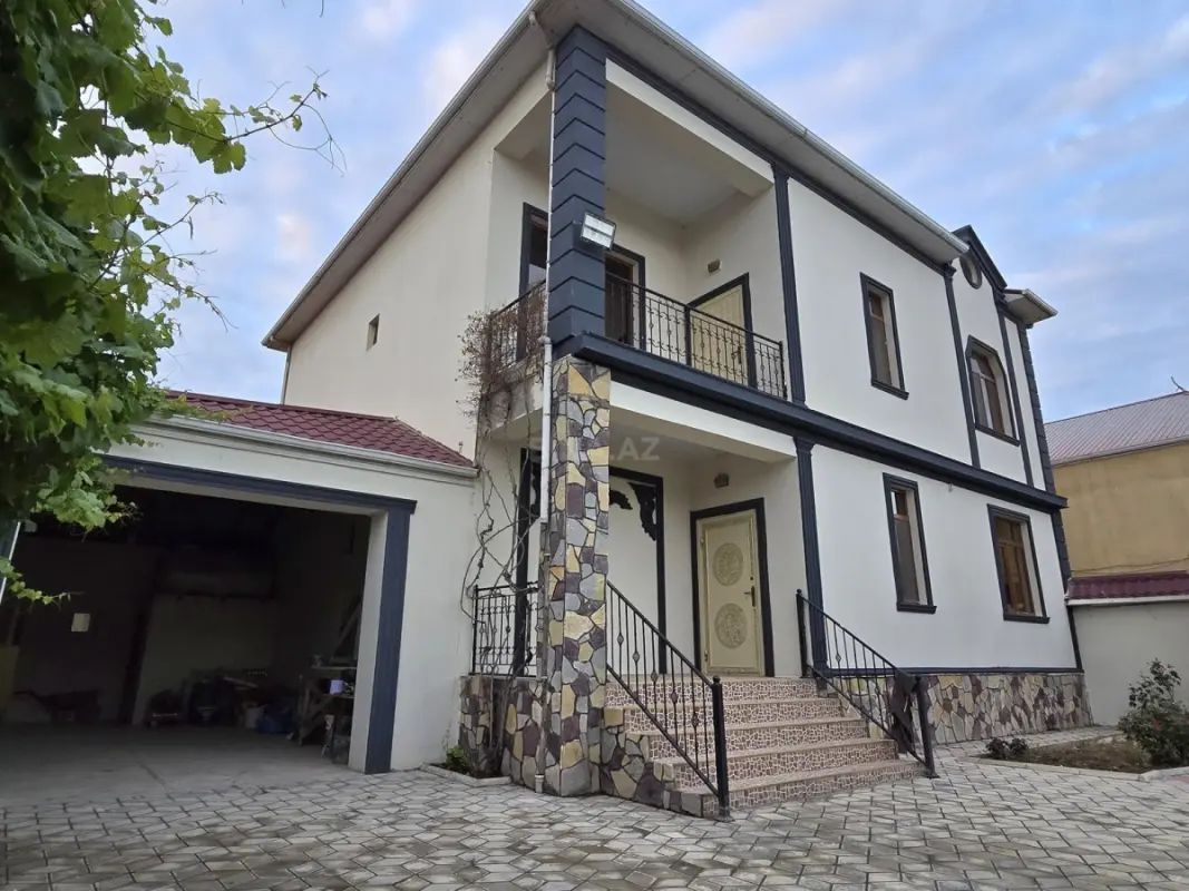 Satılır 7 otaqlı həyət evi 380 m²