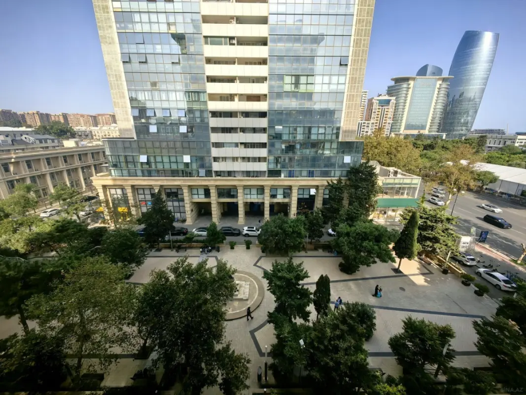 Satılır 3 otaqlı mənzil 126 m²
