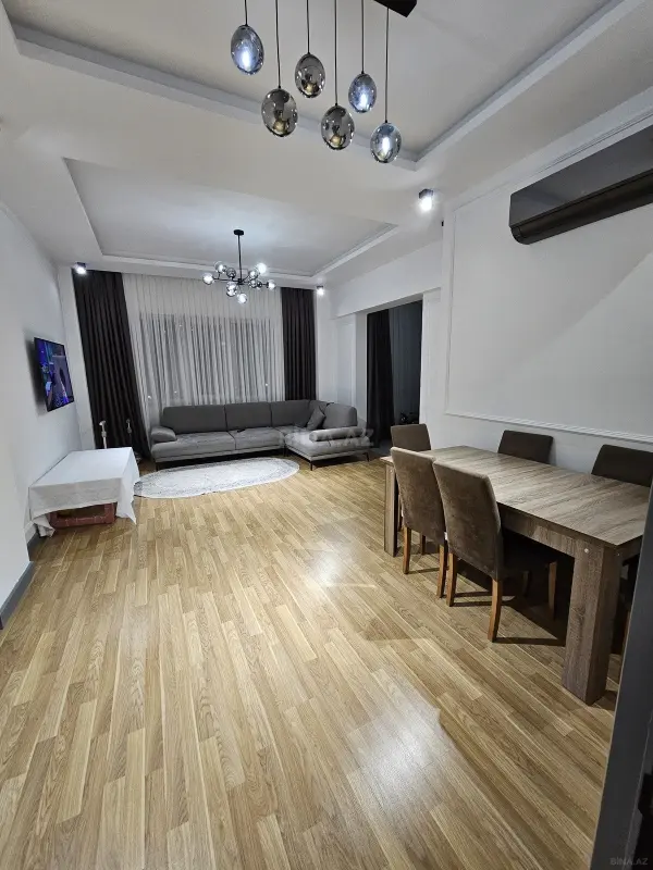 Satılır 3 otaqlı mənzil 121 m²