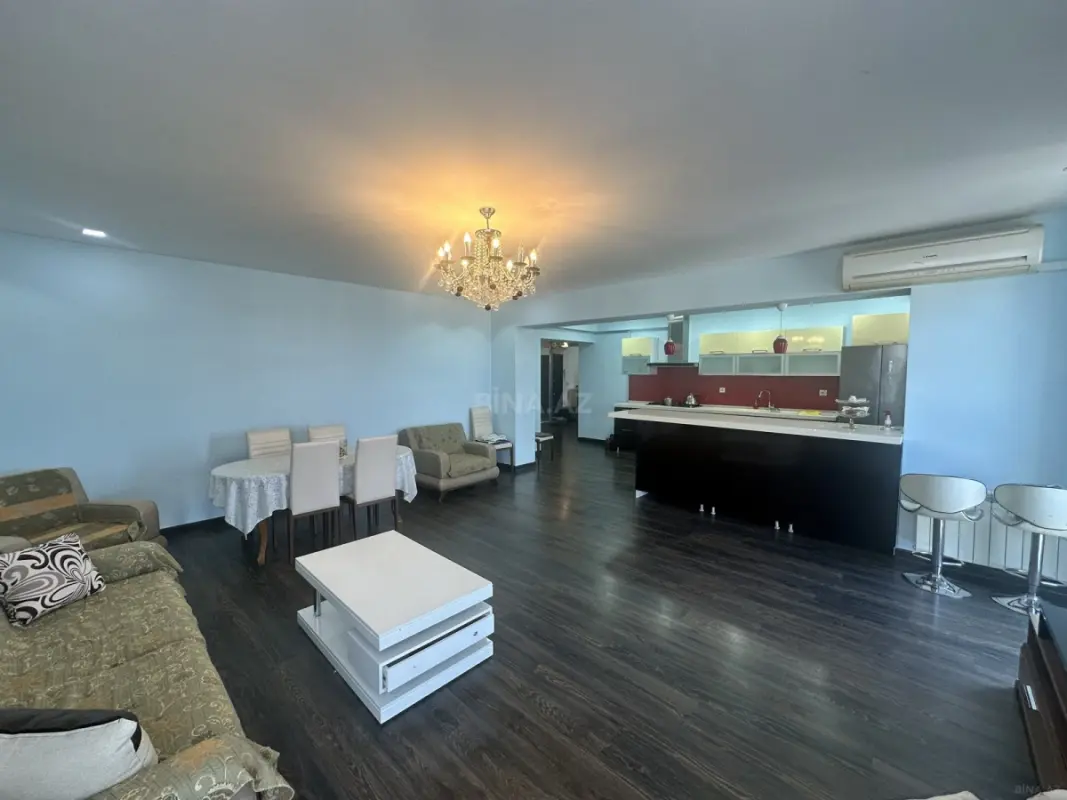 Satılır 4 otaqlı mənzil 152 m²