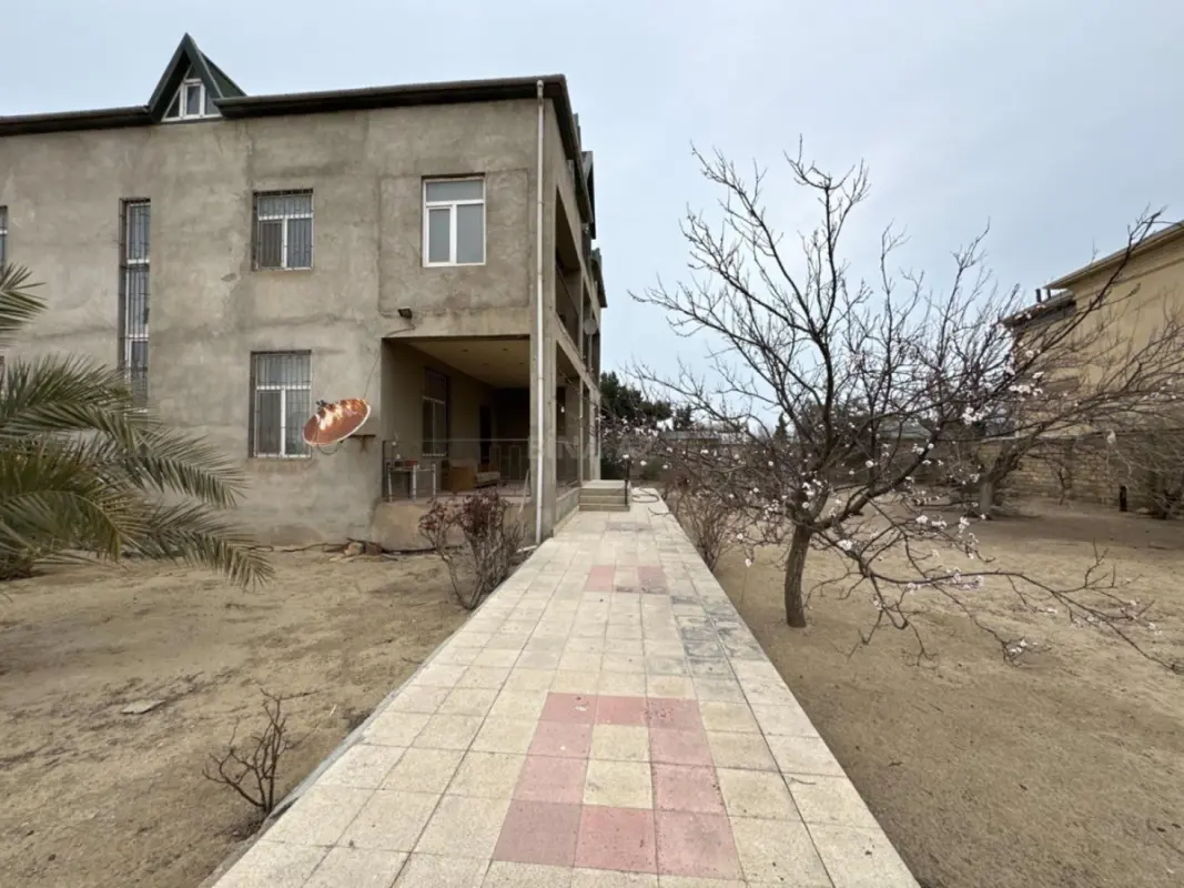 Satılır 7 otaqlı həyət evi 295 m²