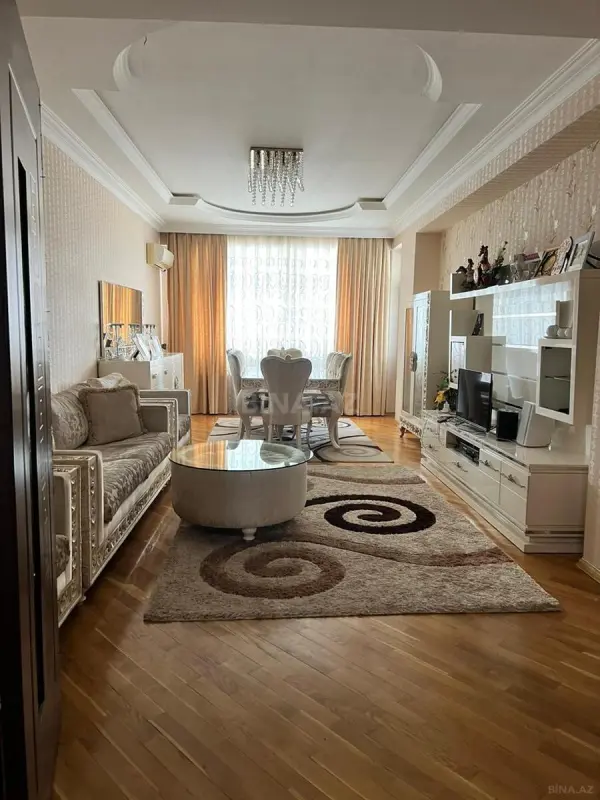 Satılır 2 otaqlı mənzil 83 m²