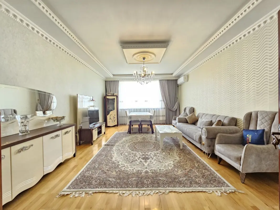 Satılır 3 otaqlı mənzil 135 m²