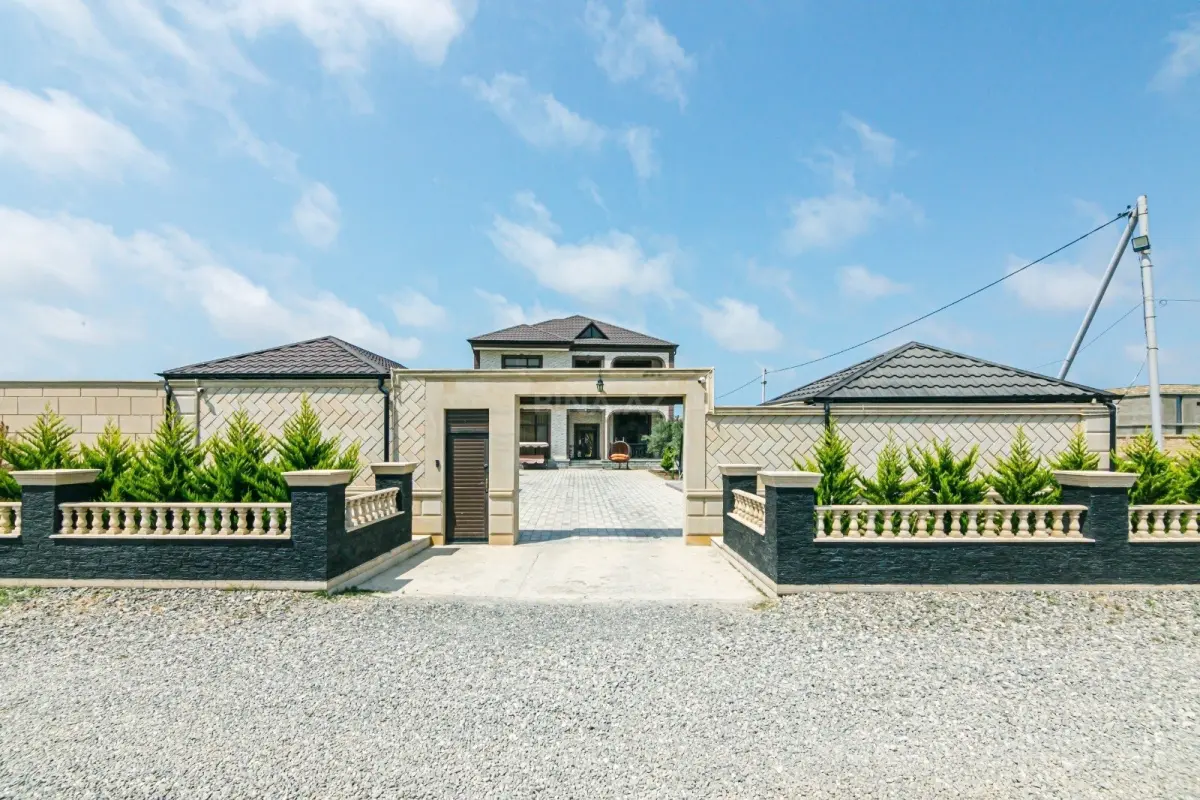 Satılır 6 otaqlı həyət evi 250 m²