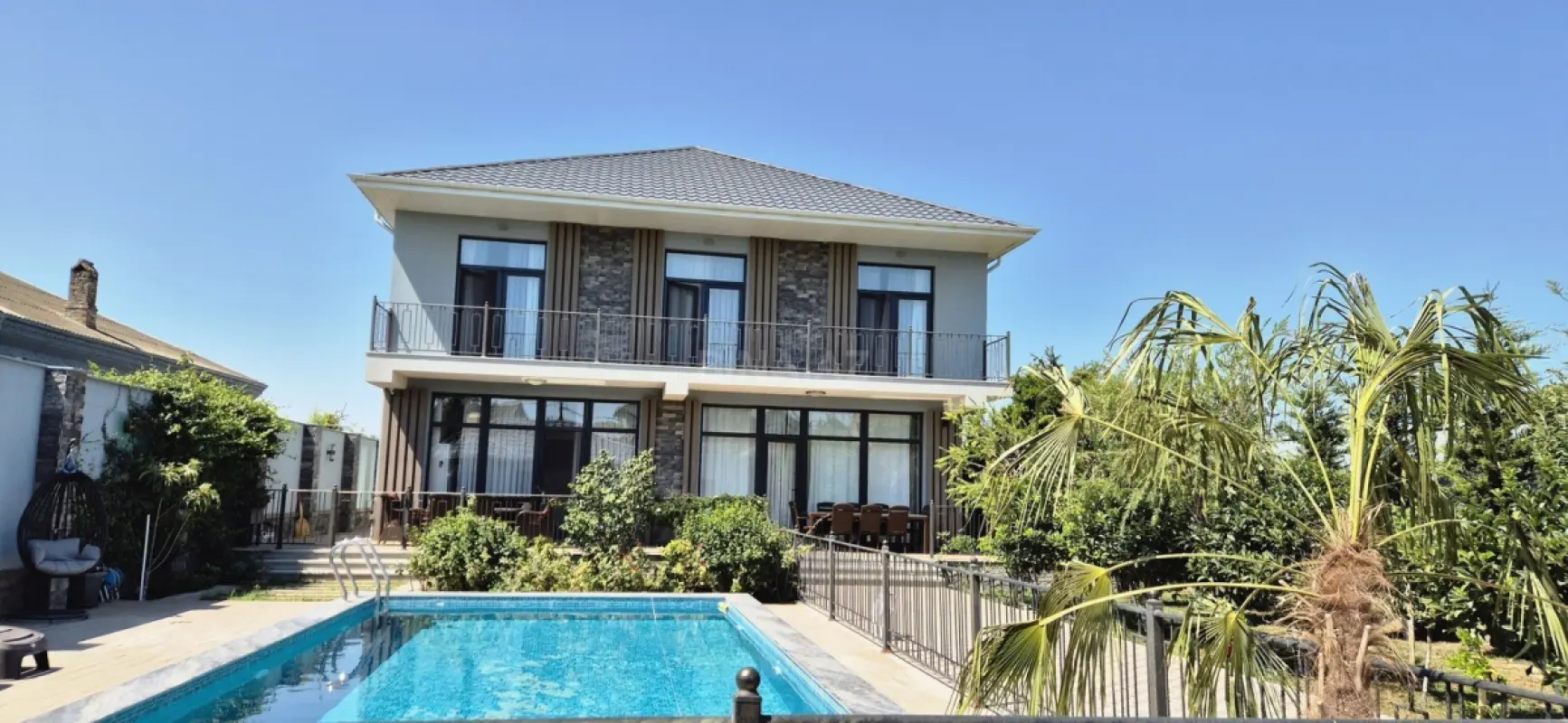 Satılır 8 otaqlı həyət evi 250 m²