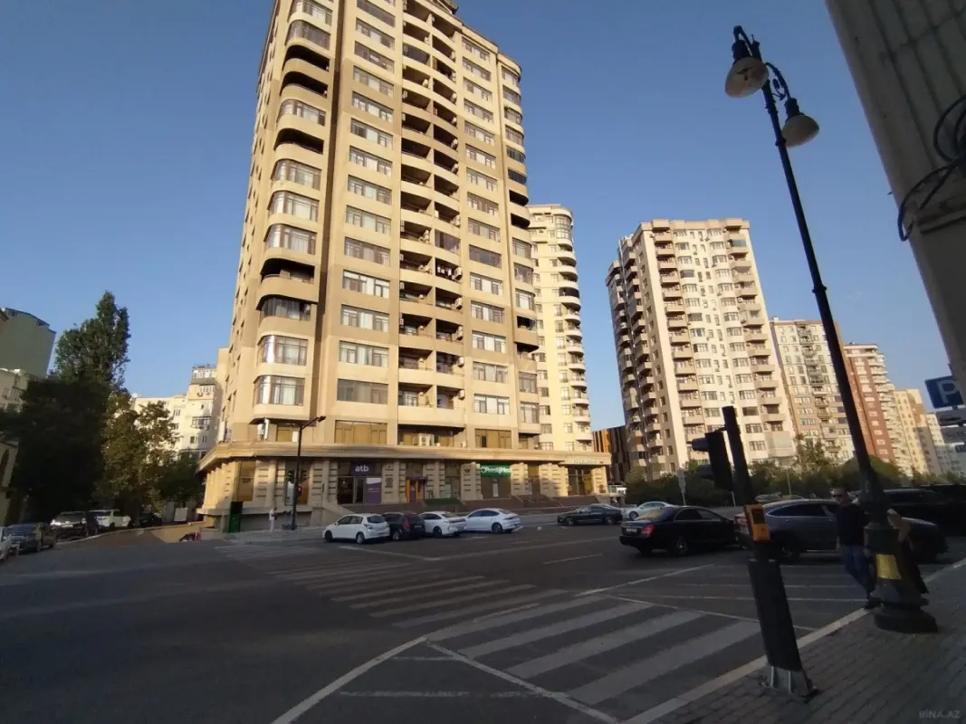 Satılır 2 otaqlı mənzil 107 m²