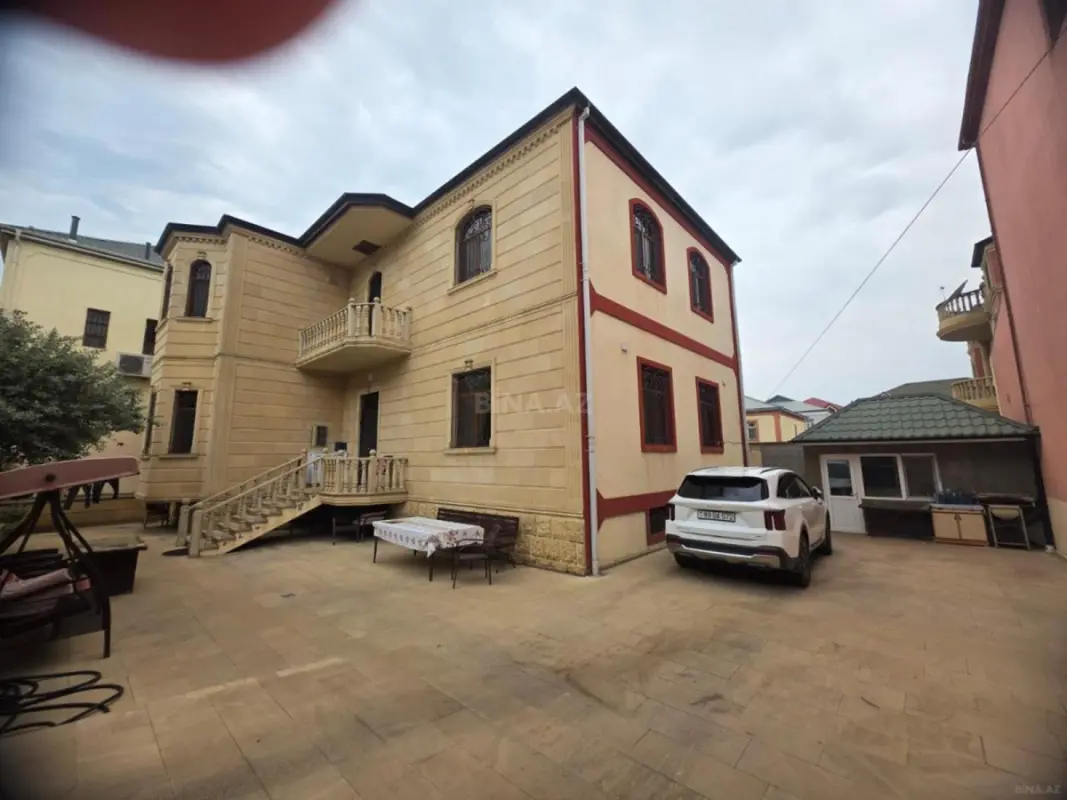 Satılır 6 otaqlı həyət evi 224 m²