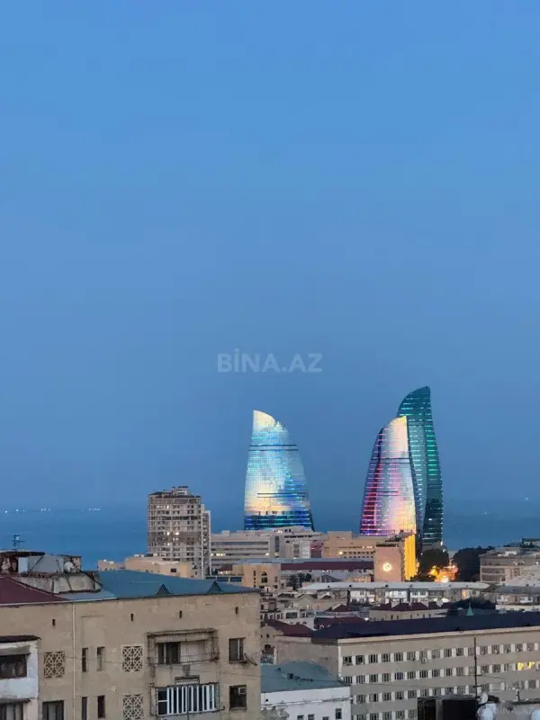 Satılır 3 otaqlı mənzil 130 m²