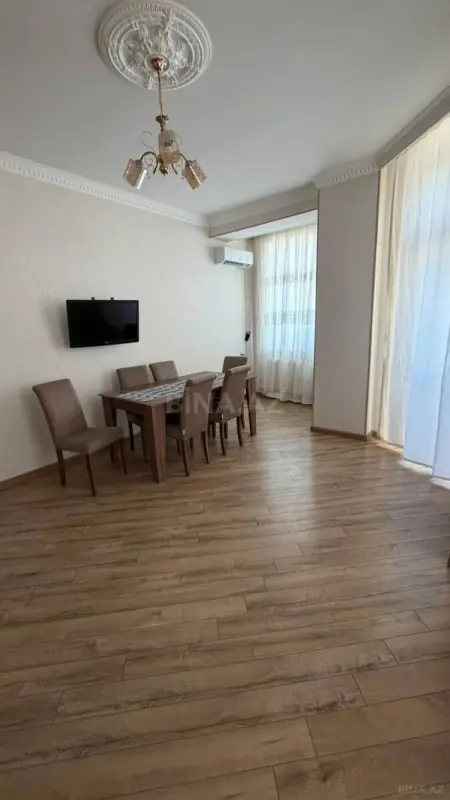 Kirayə verilir 2 otaqlı mənzil 92 m²