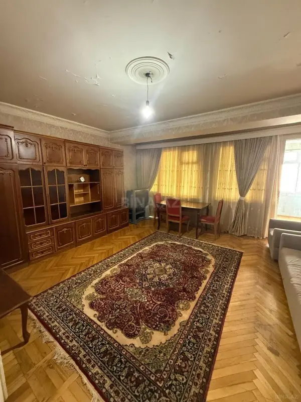 Kirayə verilir 4 otaqlı mənzil 140 m²