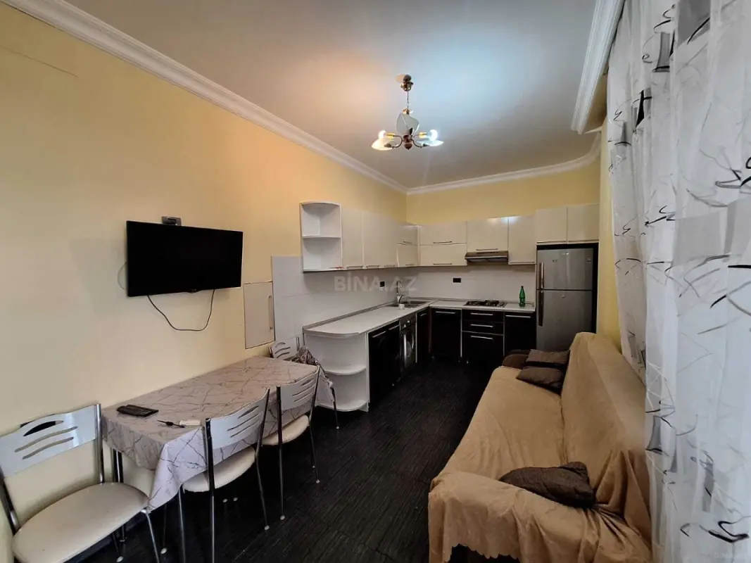 Kirayə verilir 2 otaqlı mənzil 90 m²