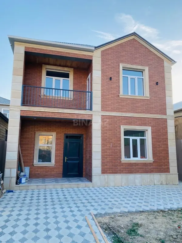 Satılır 5 otaqlı həyət evi 180 m²