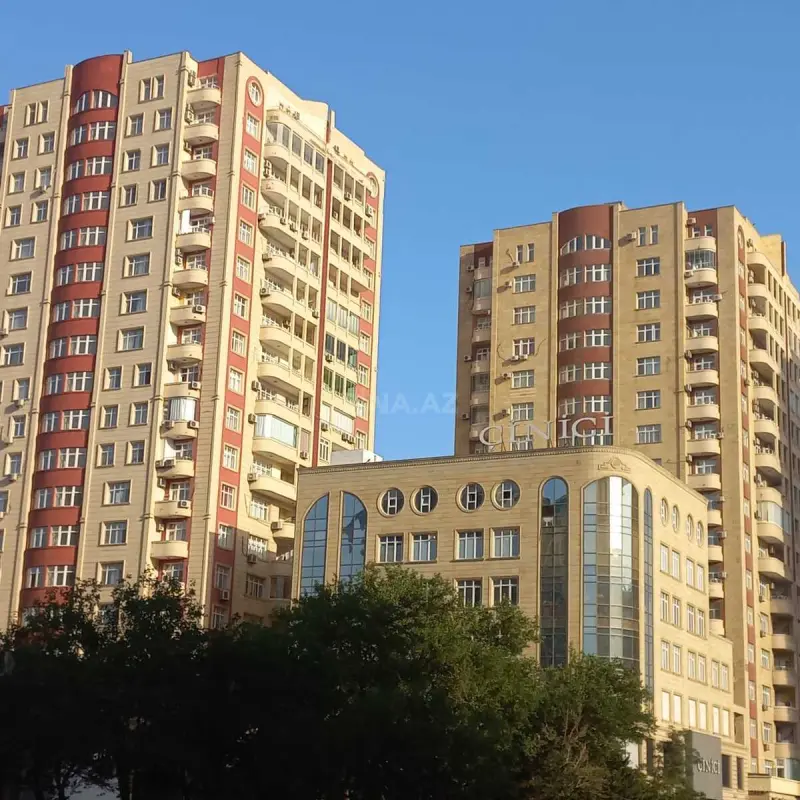 Satılır 4 otaqlı mənzil 205 m²