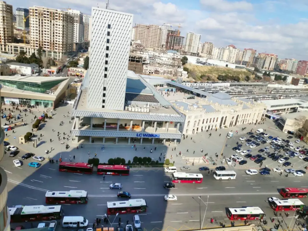 Kirayə verilir 3 otaqlı mənzil 140 m²