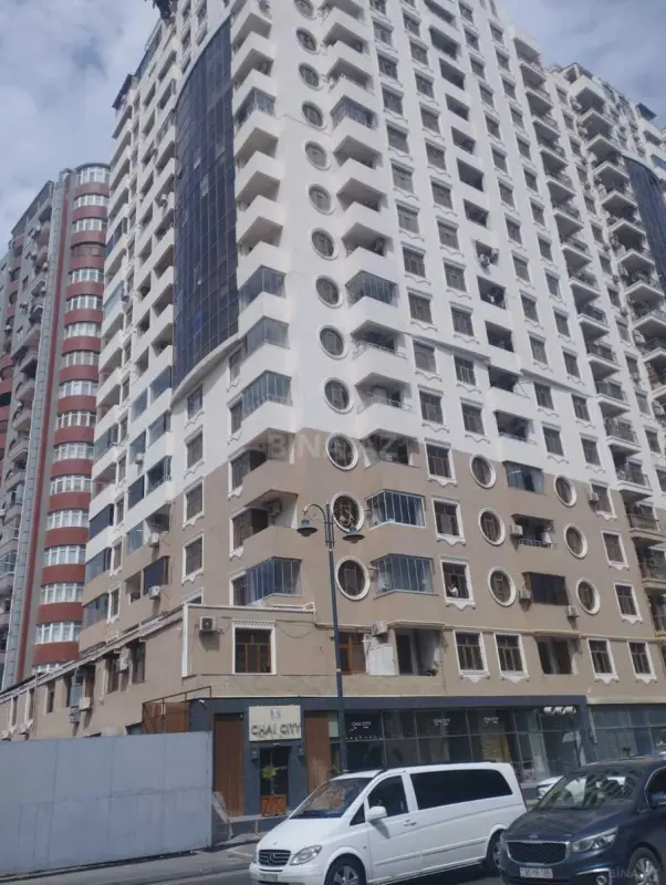 Satılır 3 otaqlı mənzil 156 m²