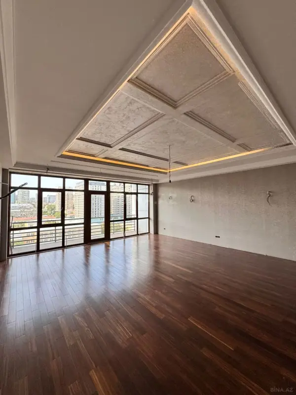 Satılır 4 otaqlı mənzil 200 m²