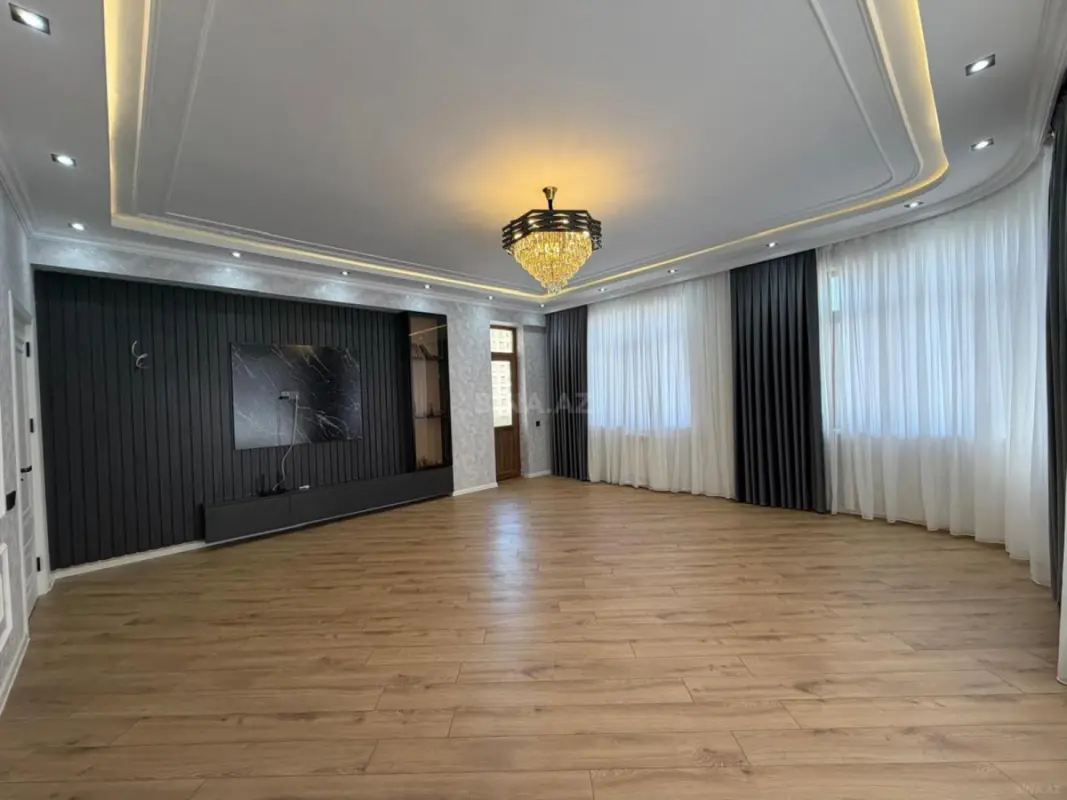 Satılır 3 otaqlı mənzil 130 m²