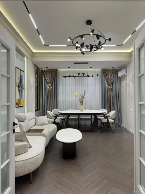 Satılır 3 otaqlı mənzil 135 m²