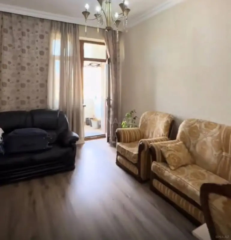 Satılır 5 otaqlı mənzil 120 m²