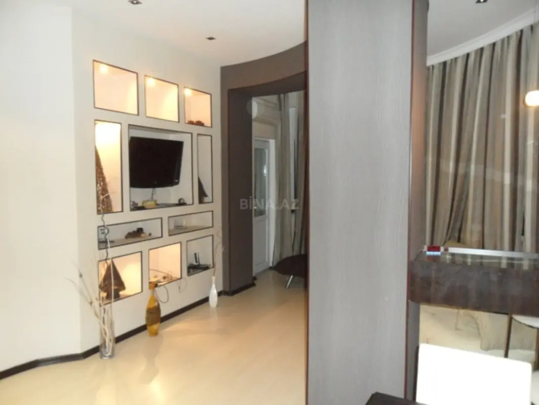 Satılır 3 otaqlı mənzil 137 m²