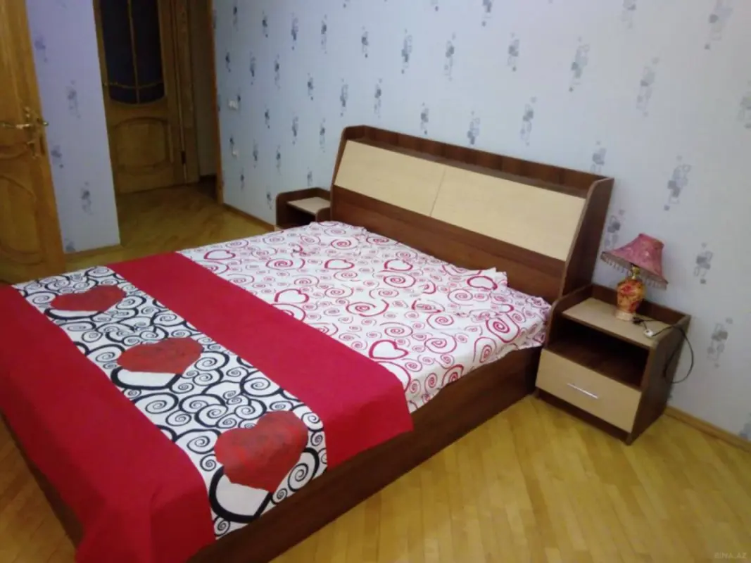 Kirayə verilir 3 otaqlı mənzil 145 m²