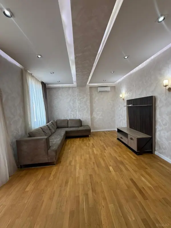 Satılır 3 otaqlı mənzil 128 m²