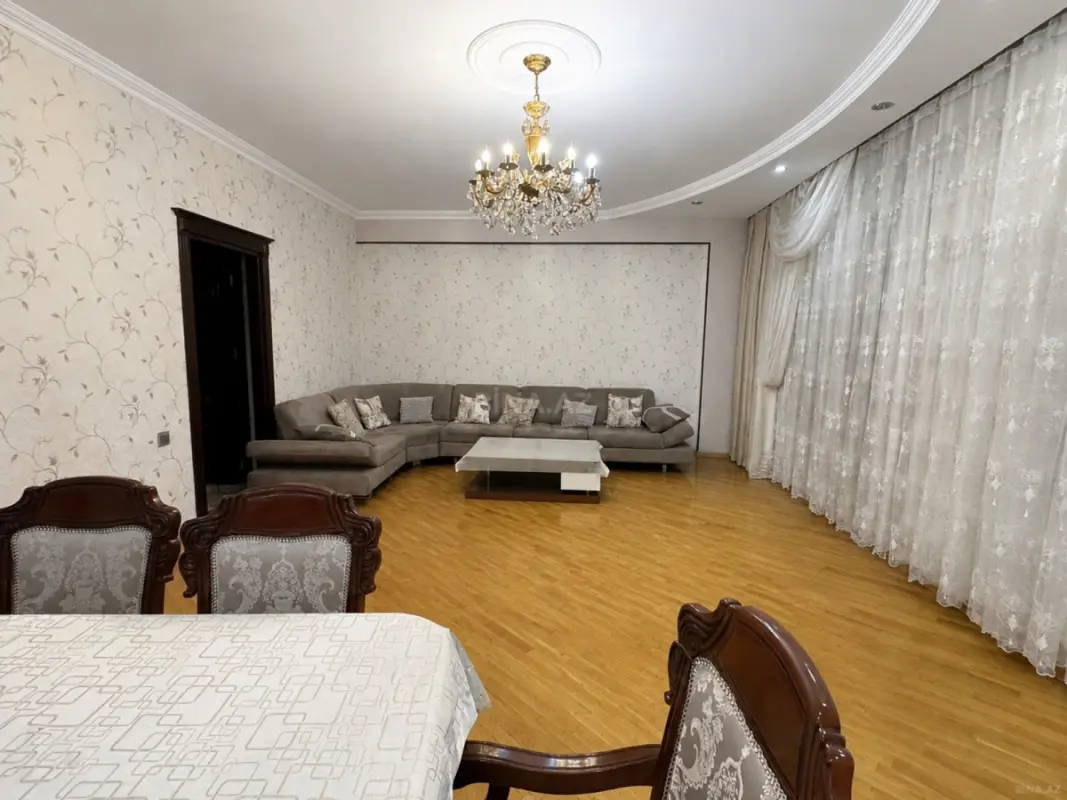 Satılır 3 otaqlı mənzil 138 m²
