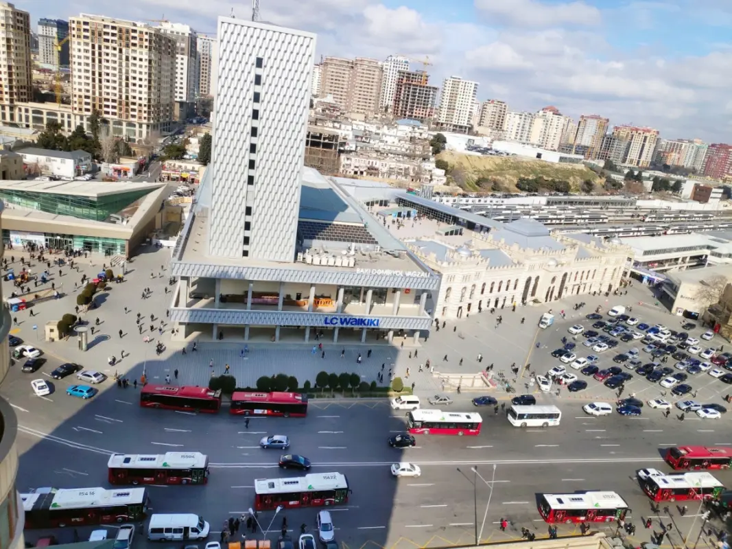 Kirayə verilir 3 otaqlı mənzil 130 m²