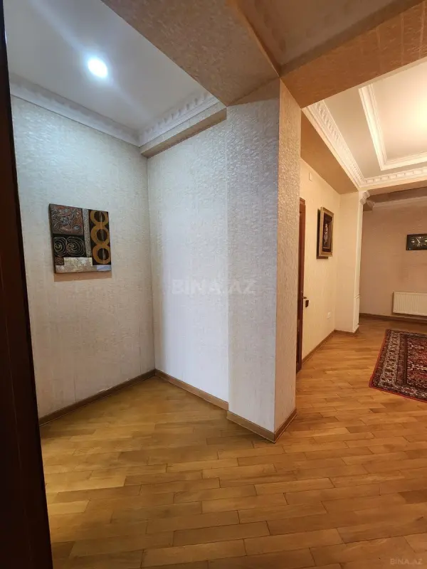 Satılır 4 otaqlı mənzil 170 m²