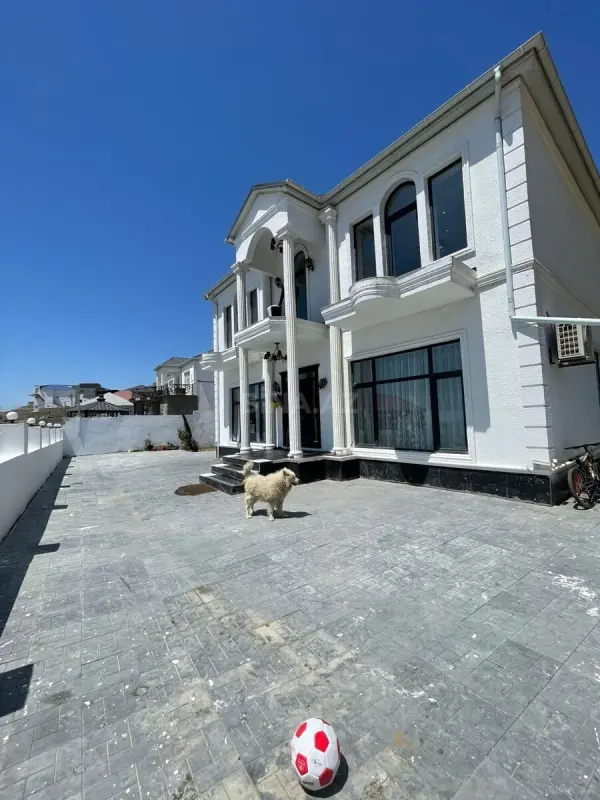 Satılır 5 otaqlı həyət evi 200 m²