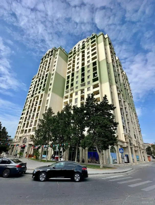 Satılır 3 otaqlı mənzil 144 m²