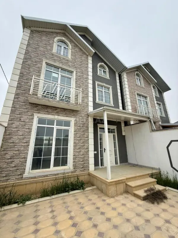 Satılır 5 otaqlı həyət evi 210 m²