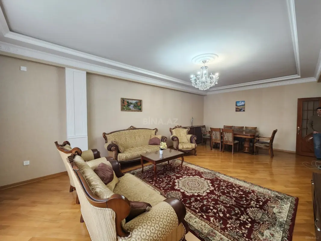 Kirayə verilir 4 otaqlı mənzil 170 m²