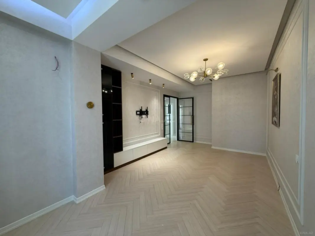 Satılır 4 otaqlı mənzil 130 m²