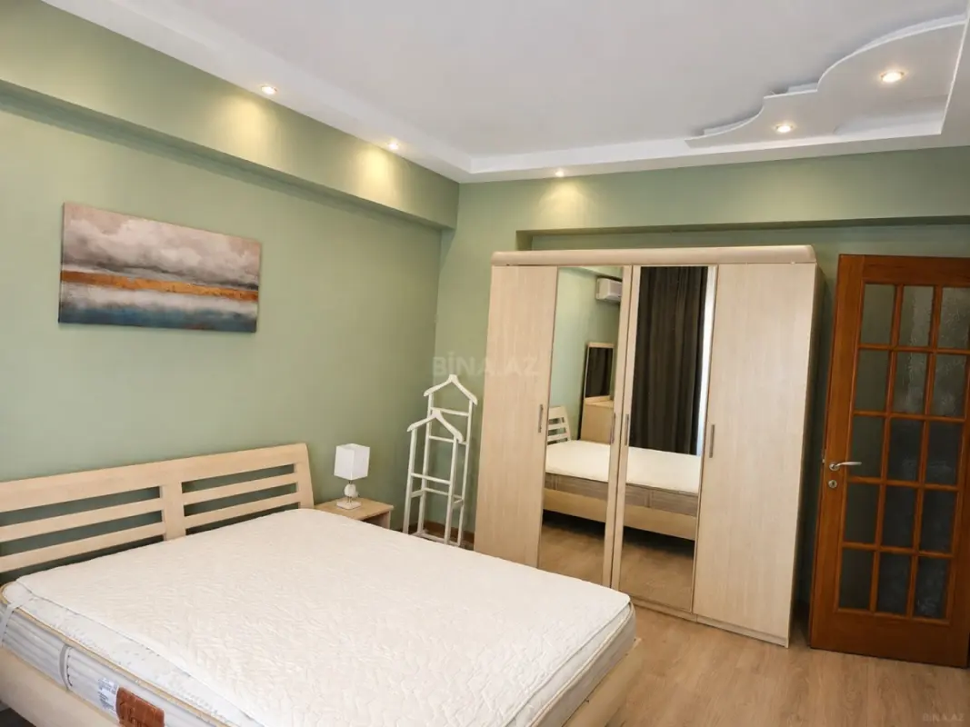 Kirayə verilir 3 otaqlı mənzil 130 m²