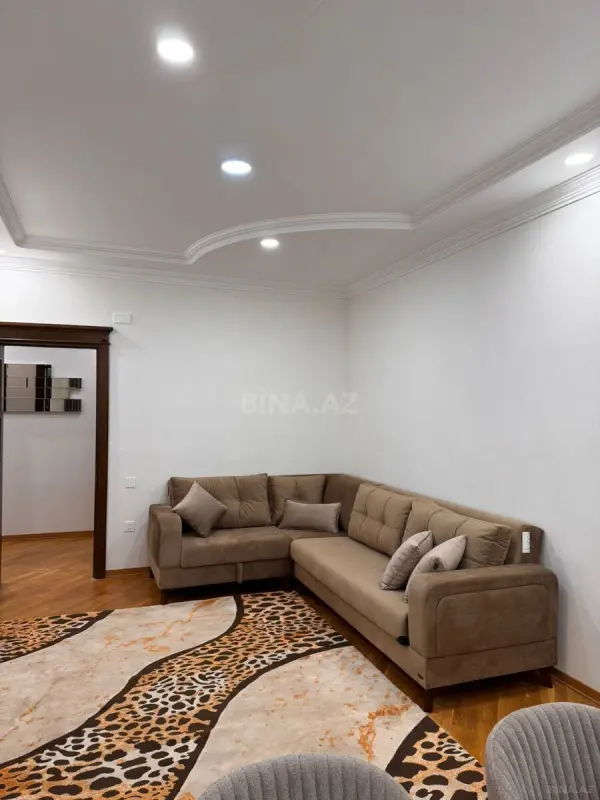 Kirayə verilir 2 otaqlı mənzil 77 m²